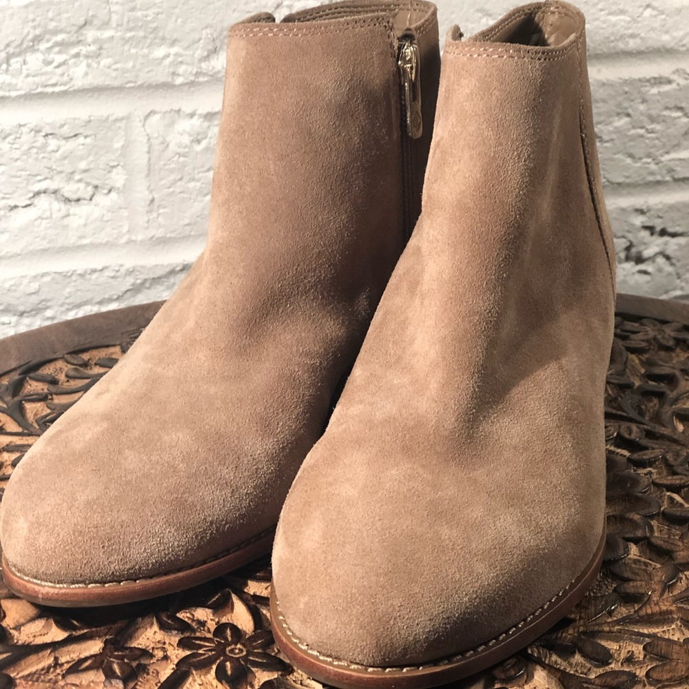 Antonio Melani suede ankle boots-size 7